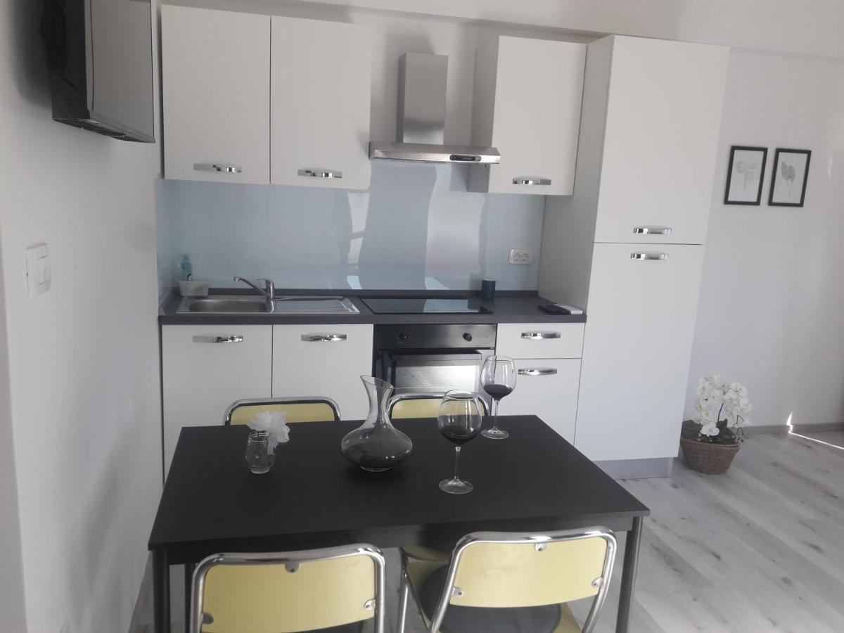 Apartma Oddih Dutovlje Экстерьер фото