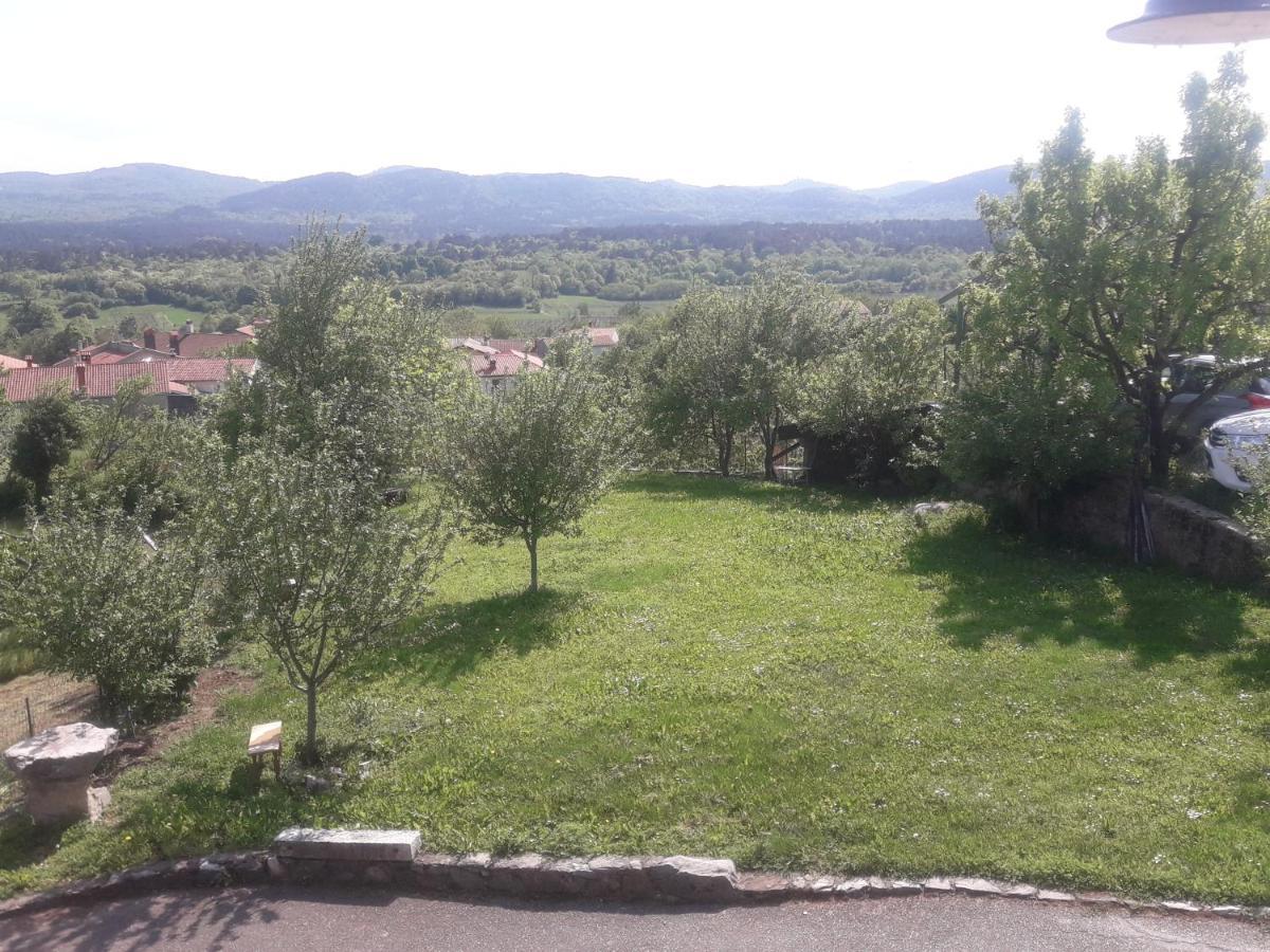 Apartma Oddih Dutovlje Экстерьер фото