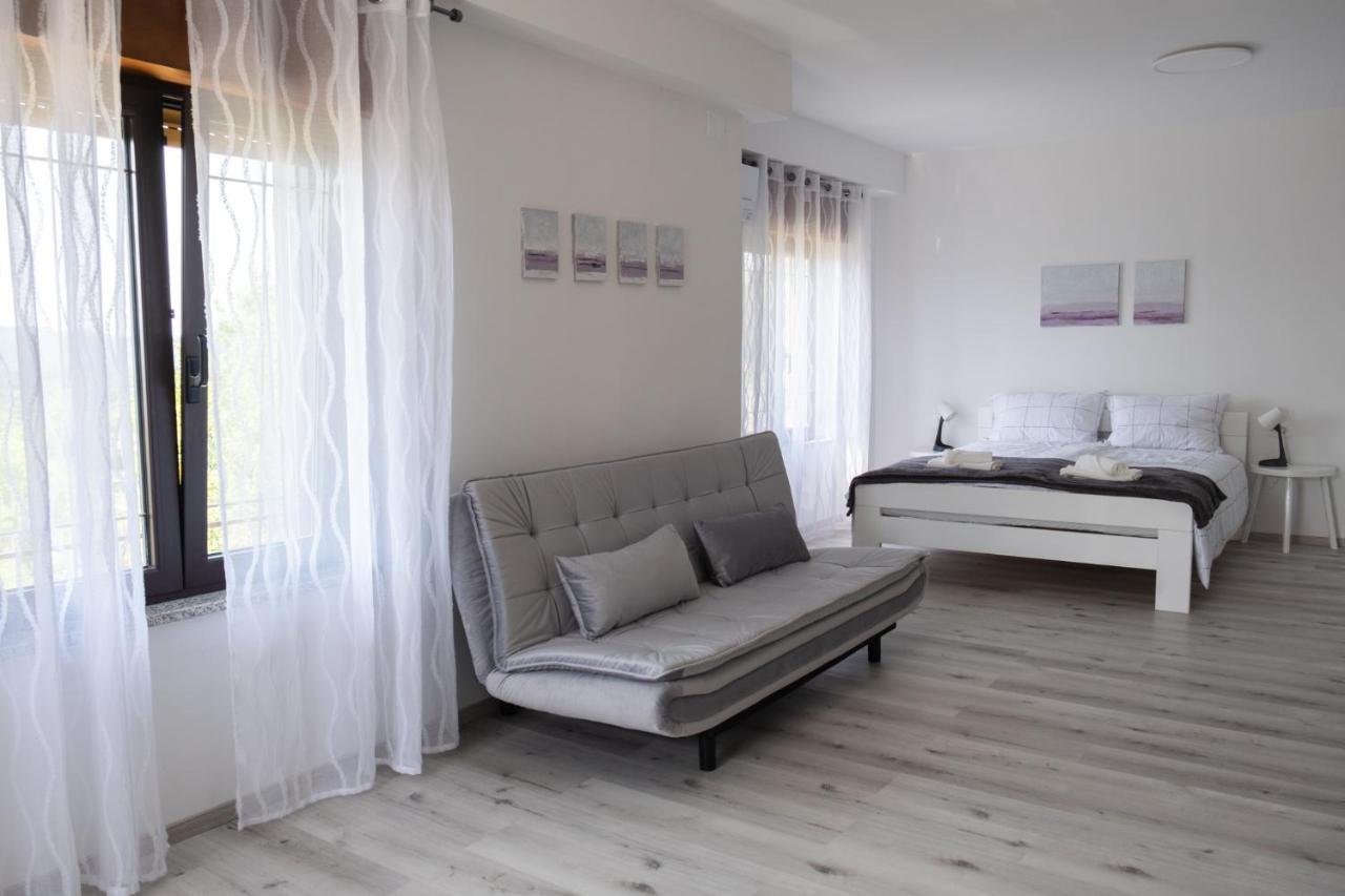 Apartma Oddih Dutovlje Экстерьер фото