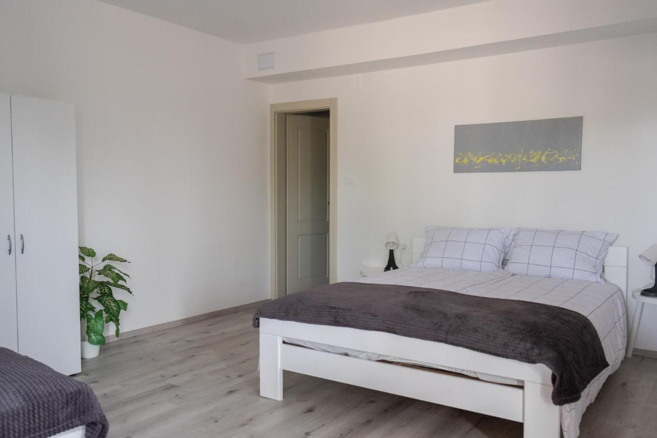Apartma Oddih Dutovlje Экстерьер фото