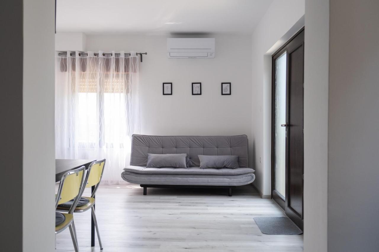 Apartma Oddih Dutovlje Экстерьер фото