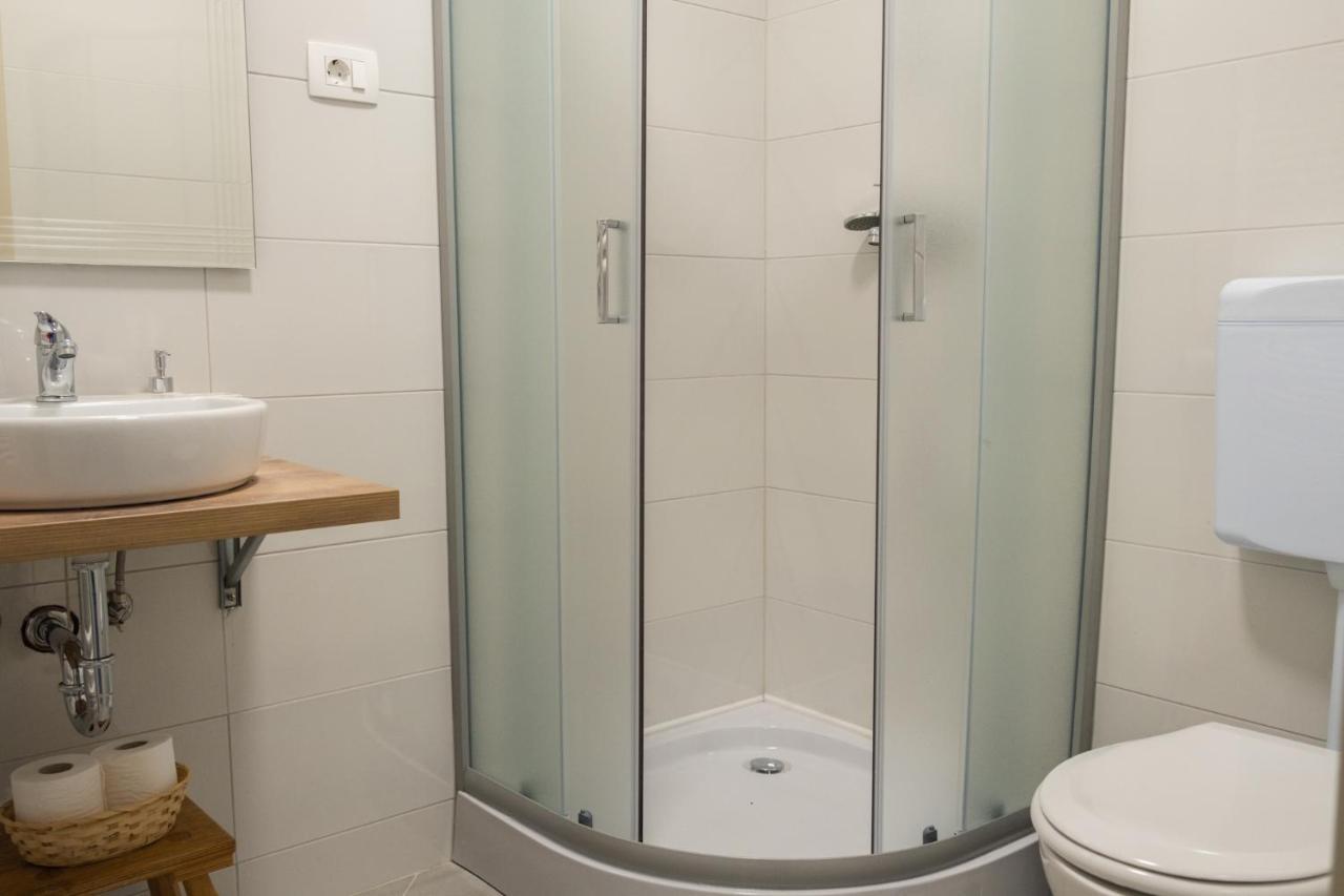 Apartma Oddih Dutovlje Экстерьер фото