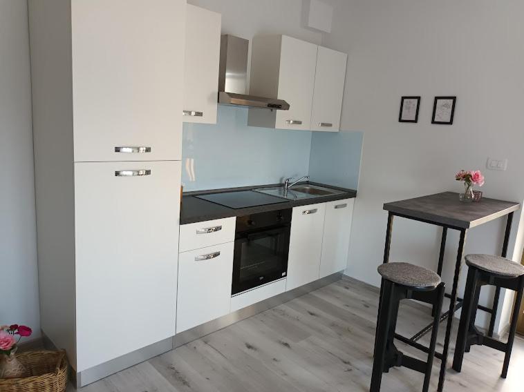Apartma Oddih Dutovlje Экстерьер фото