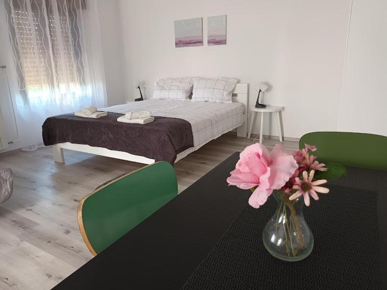 Apartma Oddih Dutovlje Экстерьер фото